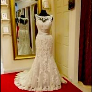 Ivory white Justin Alexander wedding dress! bran new in bridal bag never worn